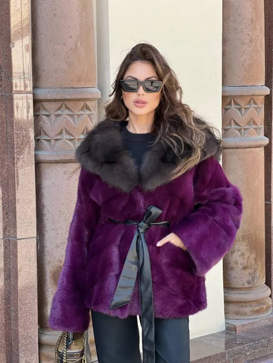 Норковое пончо с капюшоном  из куницы в оттенке пурпур - фото 2