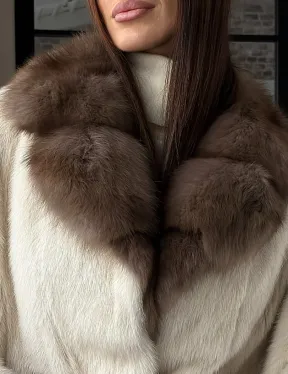 Светлое норковое пончо с воротником из куницы - фото 1