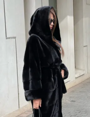 Шуба из норки Velvet с капюшоном в черном цвете - фото 1