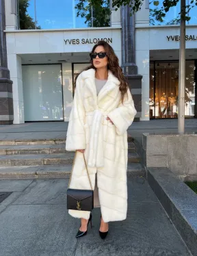 Белая норковая шуба с поясом - в аукционной норке - фото 0