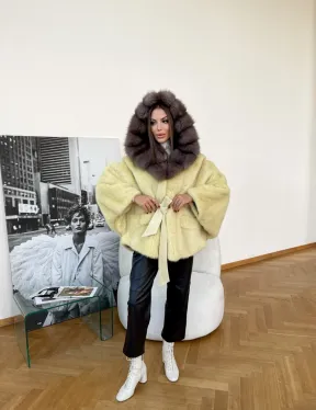 Норковое пончо с капюшоном из меха куницы - фото 3