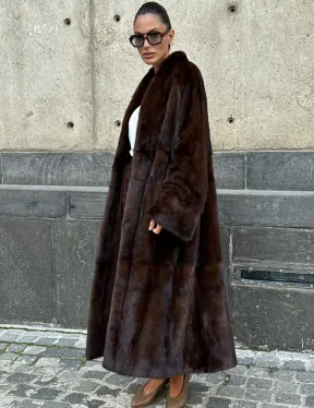 Эффектная норковая шуба цвета 