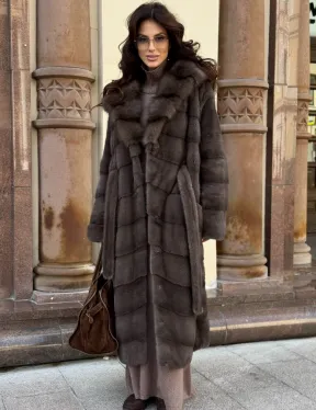 Шуба норковая в цвете мокко с капюшоном куница - фото 4