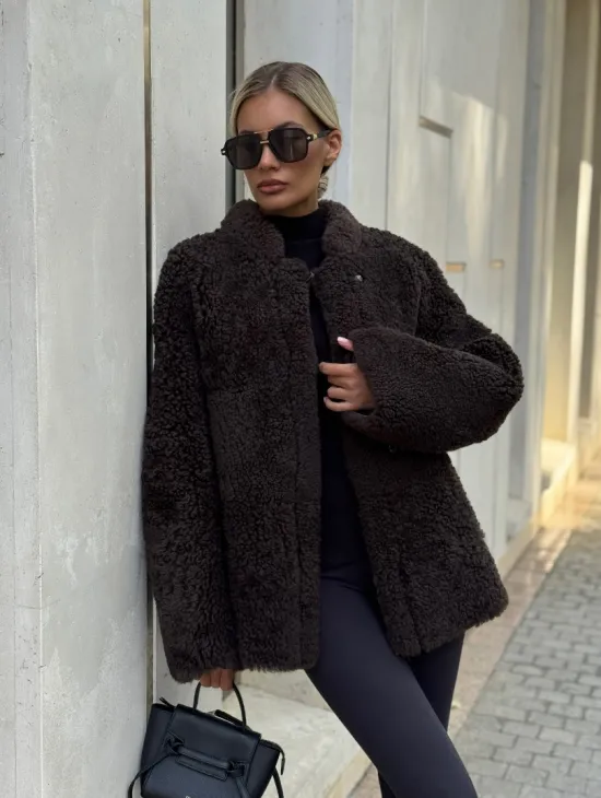 Двусторонняя коричневая дубленка из овчины - фото 7