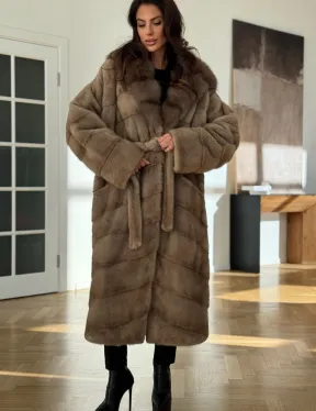 Бежевая норковая шуба с капюшоном куница - фото 2