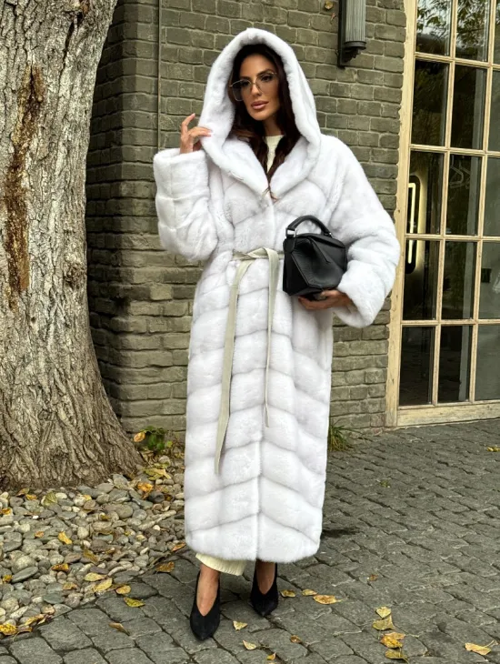 Белая норковая шуба с капюшоном - фото 0