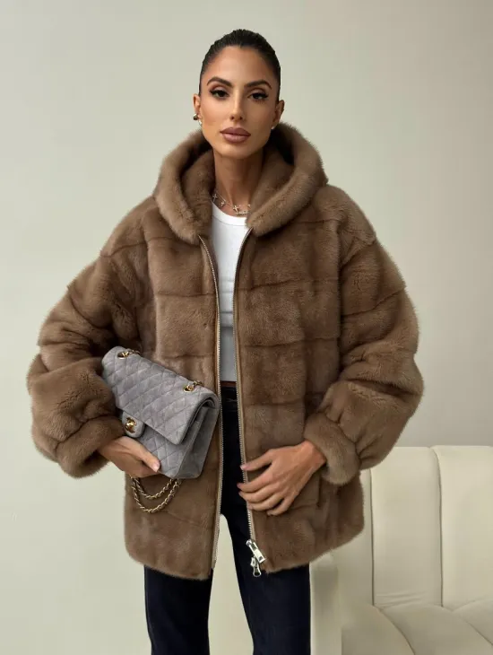 Бежевая норковая куртка с капюшоном - фото 0