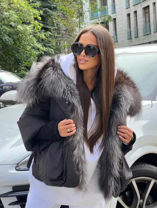 Пуховик с воротником из чернобурой лисы - фото 2