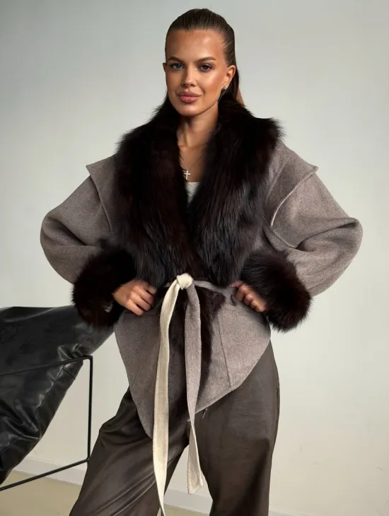 Пальто с мехом фишера - фото 0