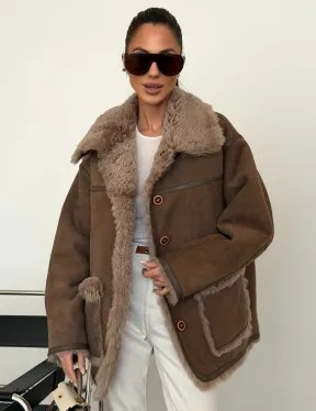 Коричневая замшевая дубленка на мехе тиградо - фото 8