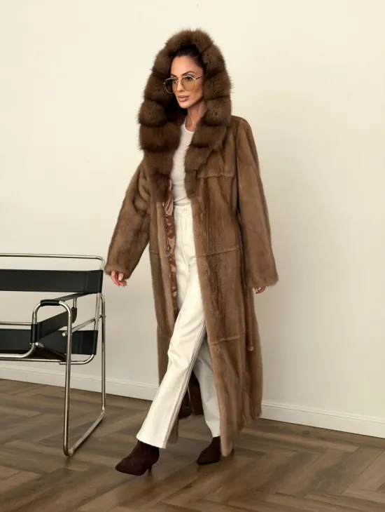 Длинная норковая шуба с капюшоном куница - фото 9