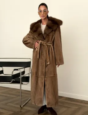 Длинная норковая шуба с капюшоном куница - фото 0