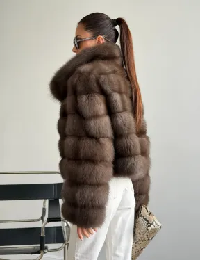 Короткая шуба из куницы - цвет трюфель - фото 9