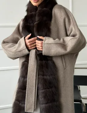 Длинное пальто с мехом финского песца - фото 2