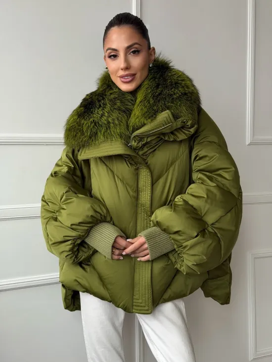 Женский стеганный пуховик с воротником чернобурки - фото 8