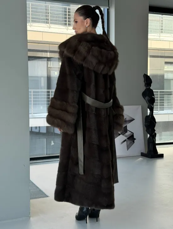 Норковая шуба с отделкой из куницы на рукавах и капюшоне - фото 8