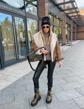 Дубленка - бомбер со спущенным плечом из натуральной овчины - фото 5