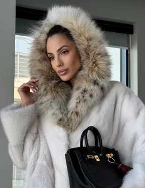 Белое норковое пончо-шуба с капюшоном из рыси - фото 6