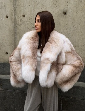 Женская шуба из натурального меха лисы - фото 14