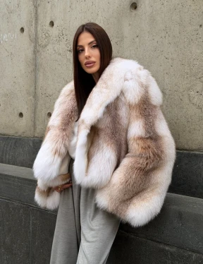 Женская шуба из натурального меха лисы - фото 13