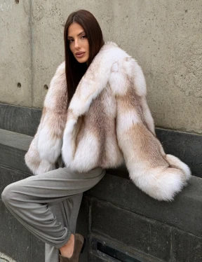 Женская шуба из натурального меха лисы - фото 8