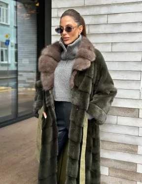 Шуба норковая хаки с воротником из меха куницы - фото 0