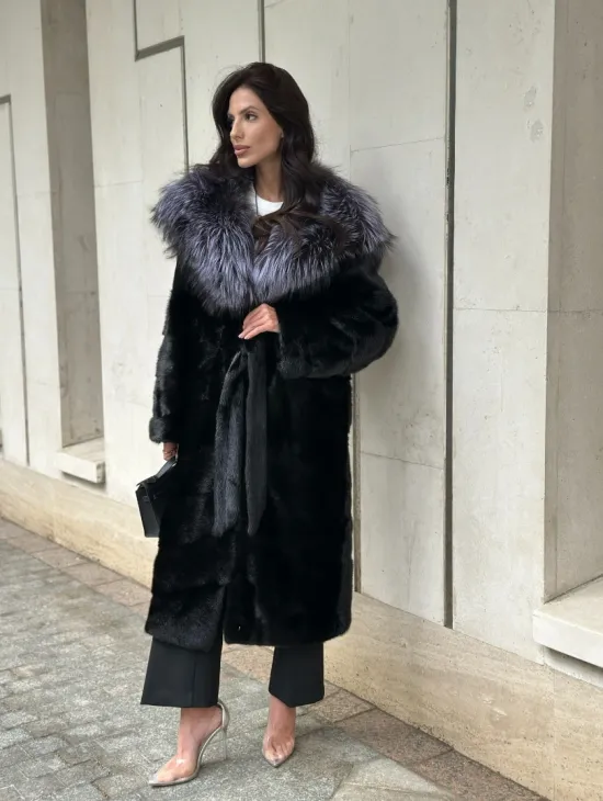 Норковая шуба черного цвета с капюшоном из чернобурки - фото 11